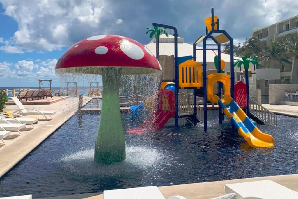 - Steps To And Water Fun Cancún