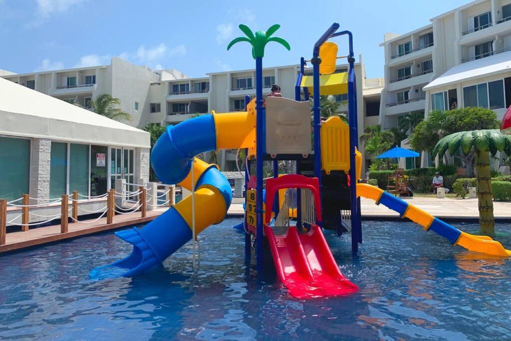 - Steps To And Water Fun Apartamento *