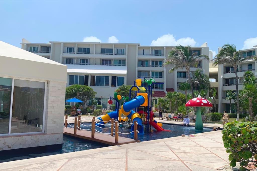 - Steps To And Water Fun Cancún