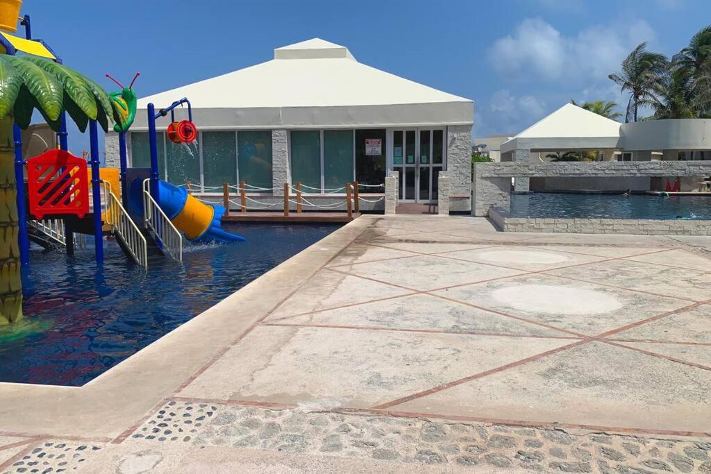Apartamento - Steps To And Water Fun *