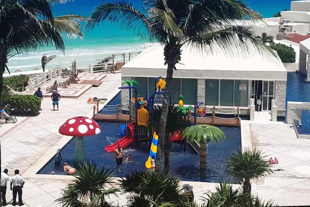 - Steps To And Water Fun Cancún