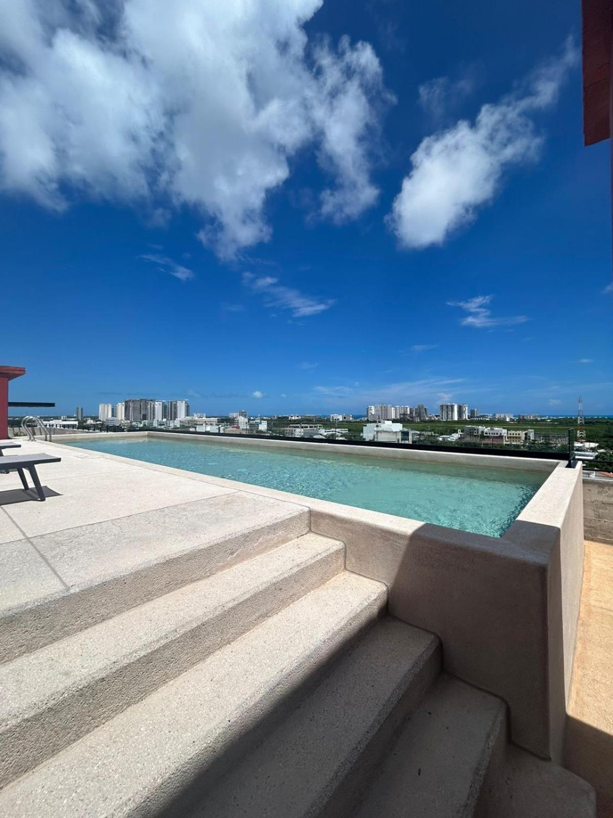 New Business Centric Loft With Gym And Pool Cancún