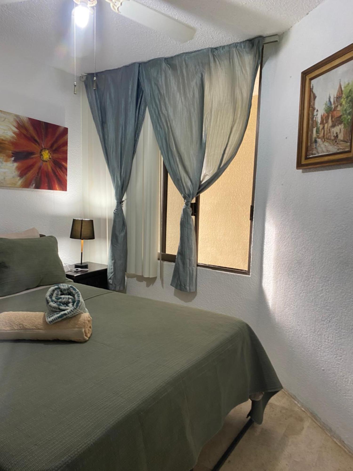 Front Private With Shared Bathroom Cancún