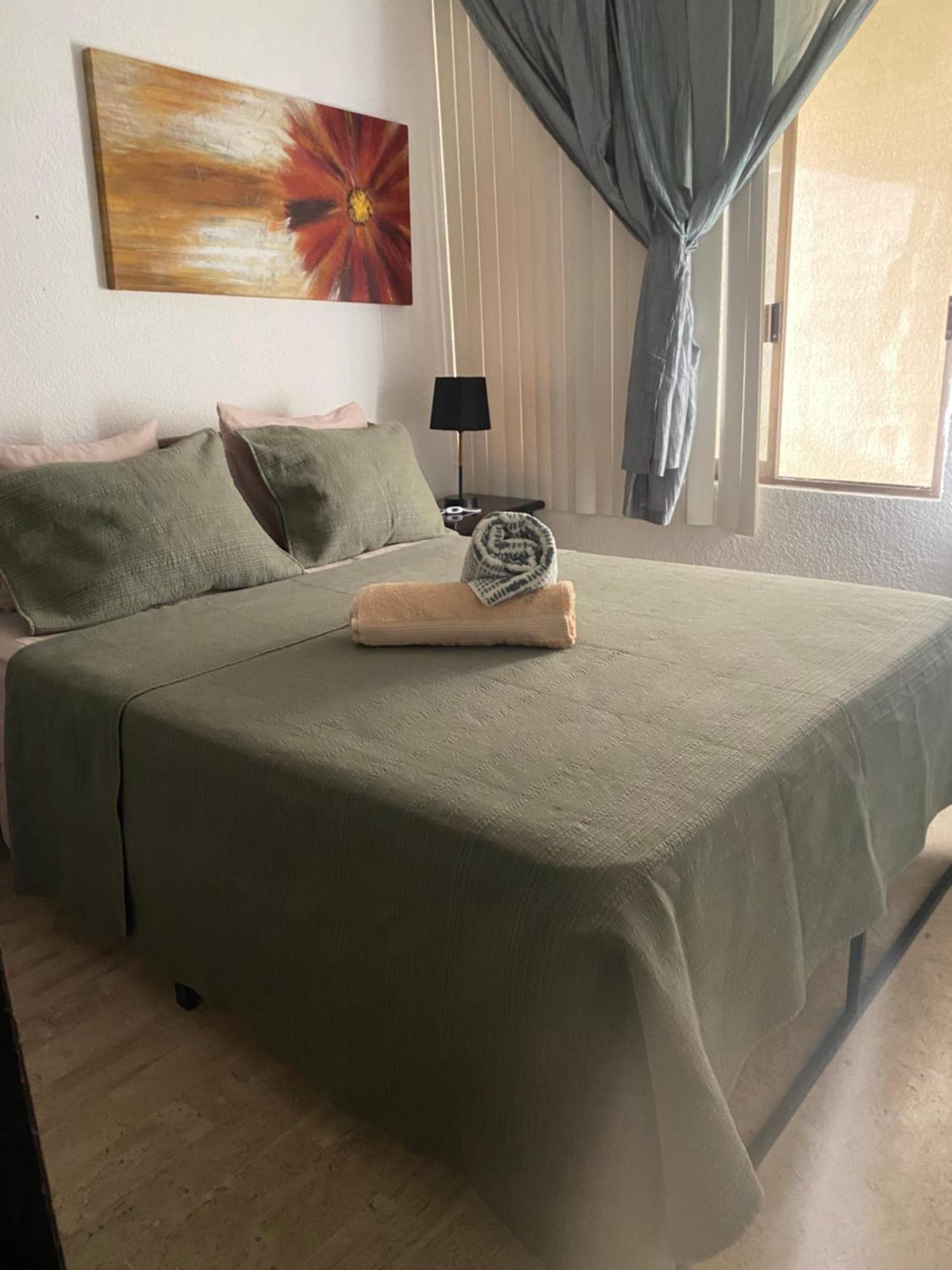 Front Private With Shared Bathroom * Cancún