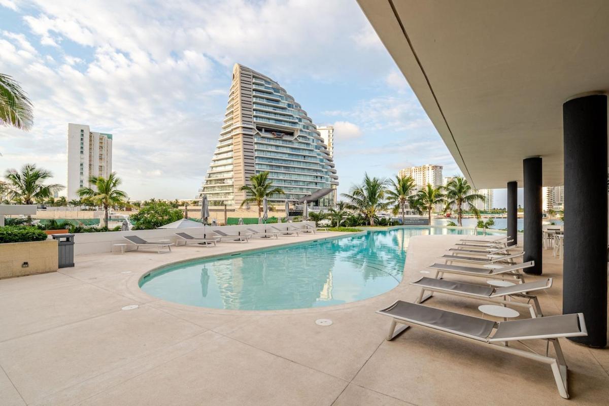 Villa Exclusive Water Front