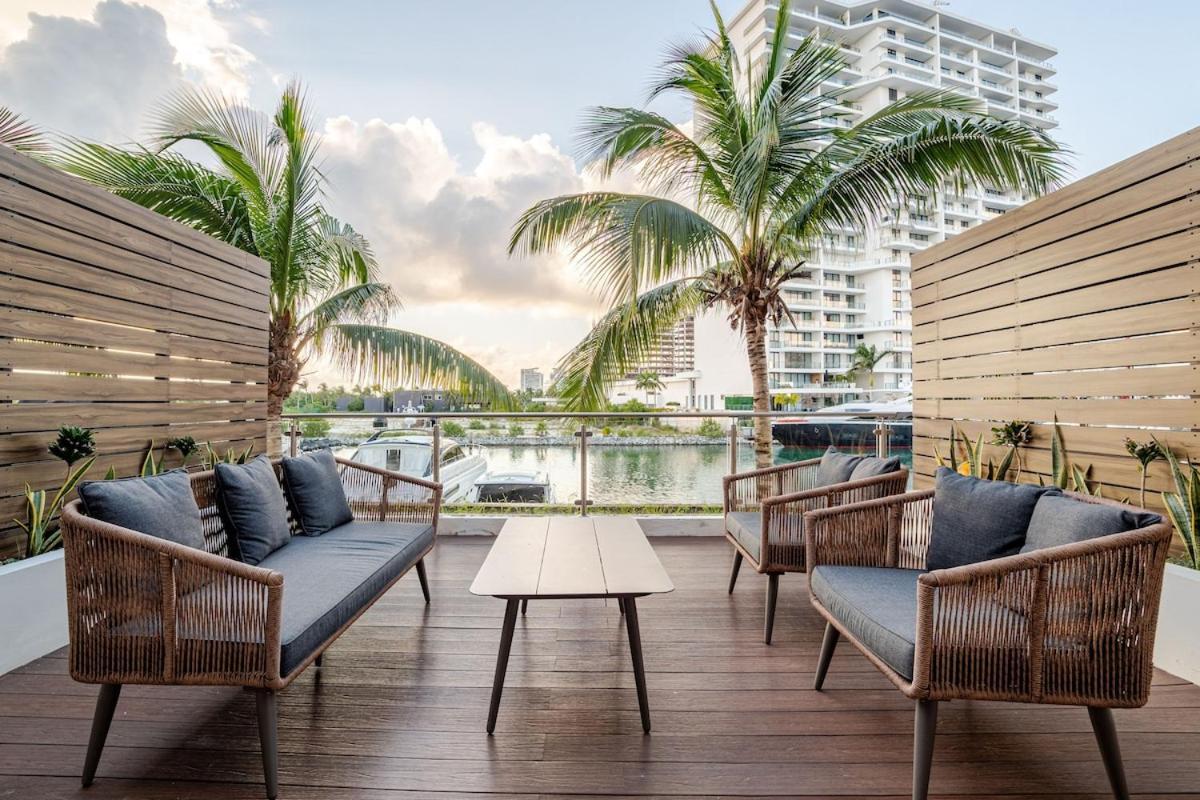 Villa Exclusive Water Front