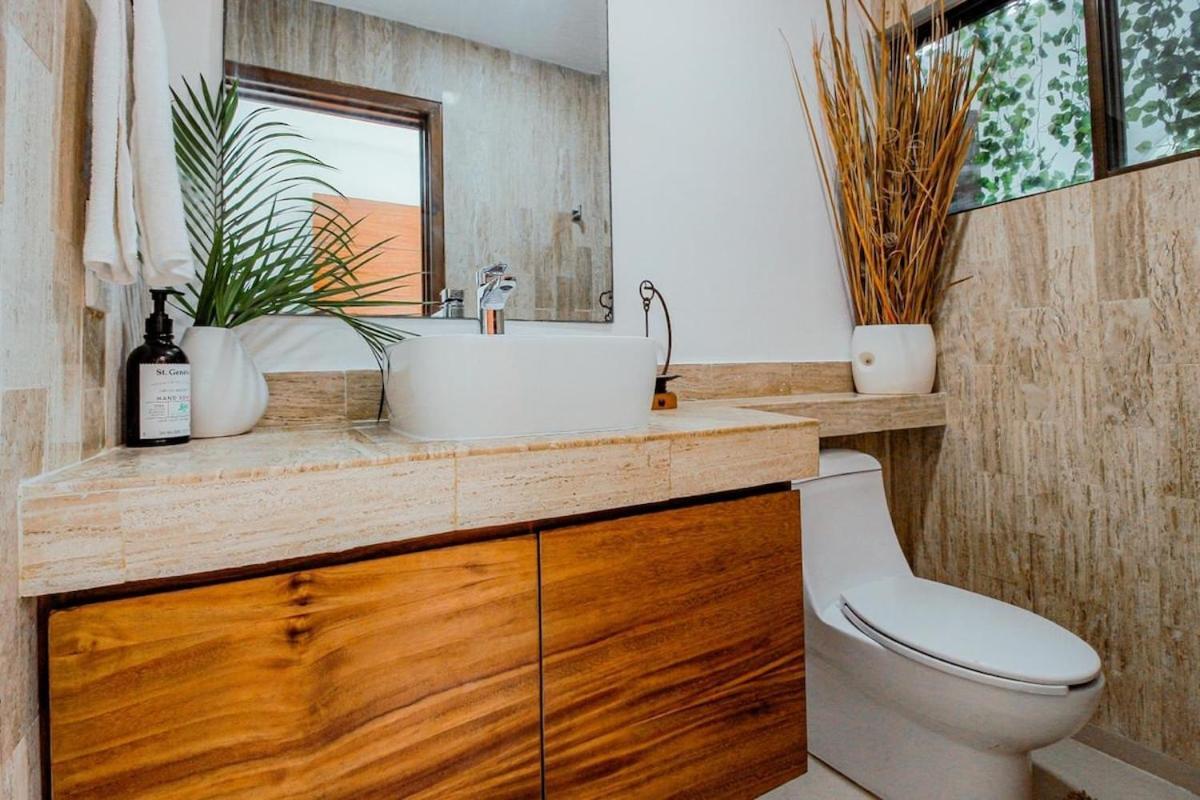 Сasa de vacaciones Oceanfront Private Pier Pool Garden Terrace 3br House *