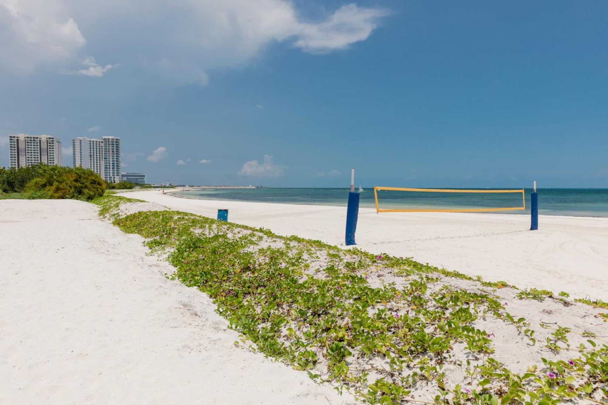 Oceanview 3 Bedroom Condo, Rooftop Pool&jacuzzi, Beach! * Cancún