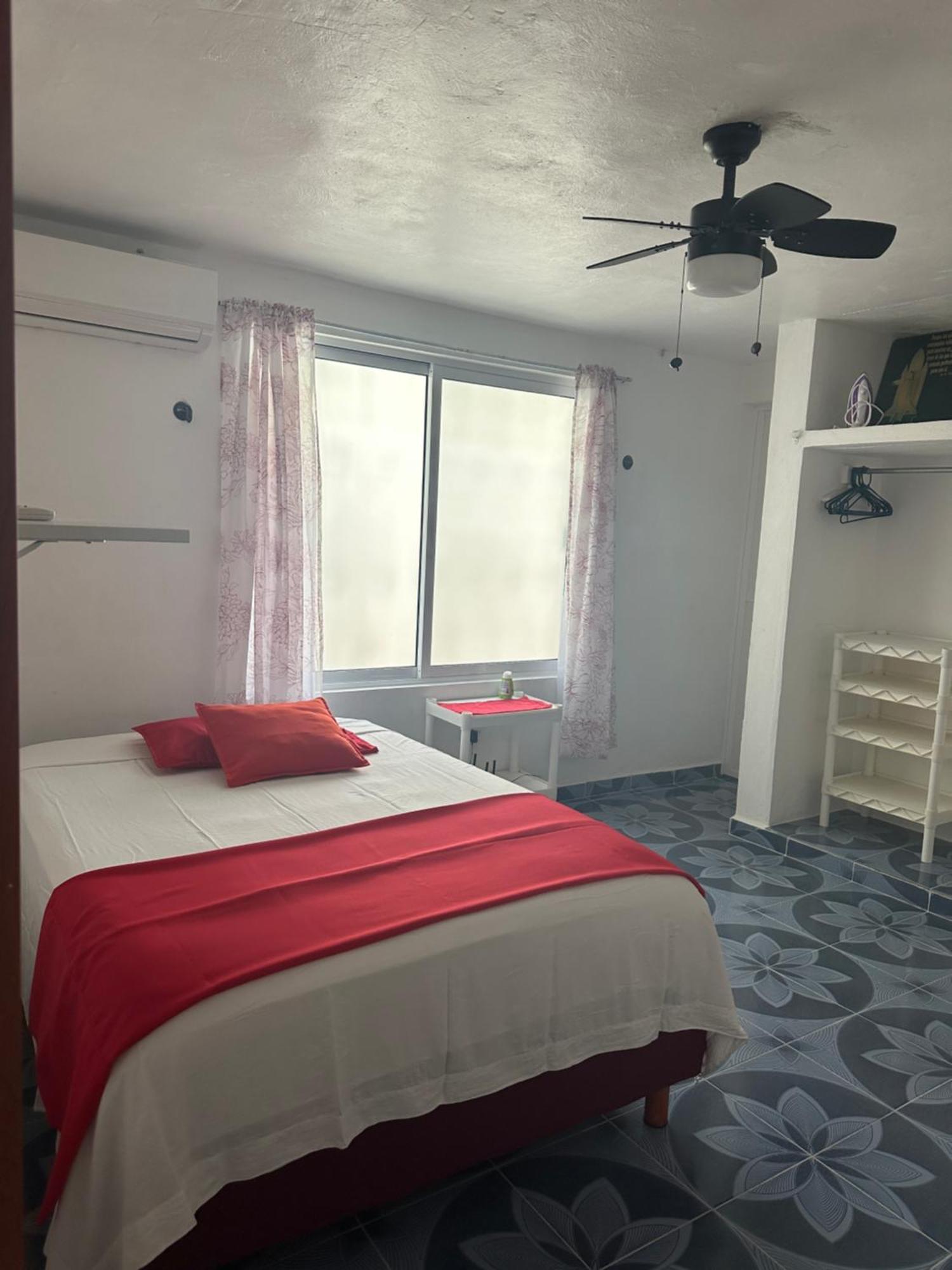 Apartamento Amplio Departamento En El Centro De Cancun, 2 Camas, Hasta 3 Personas, Cocina, Comedor