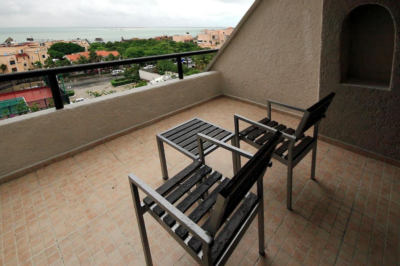 Golden Parnassus Hotel 3*
