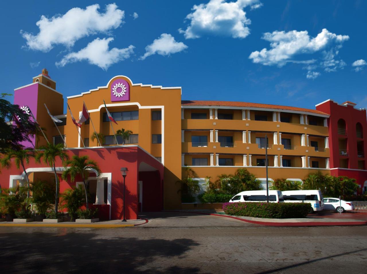 Hotel Adhara Hacienda