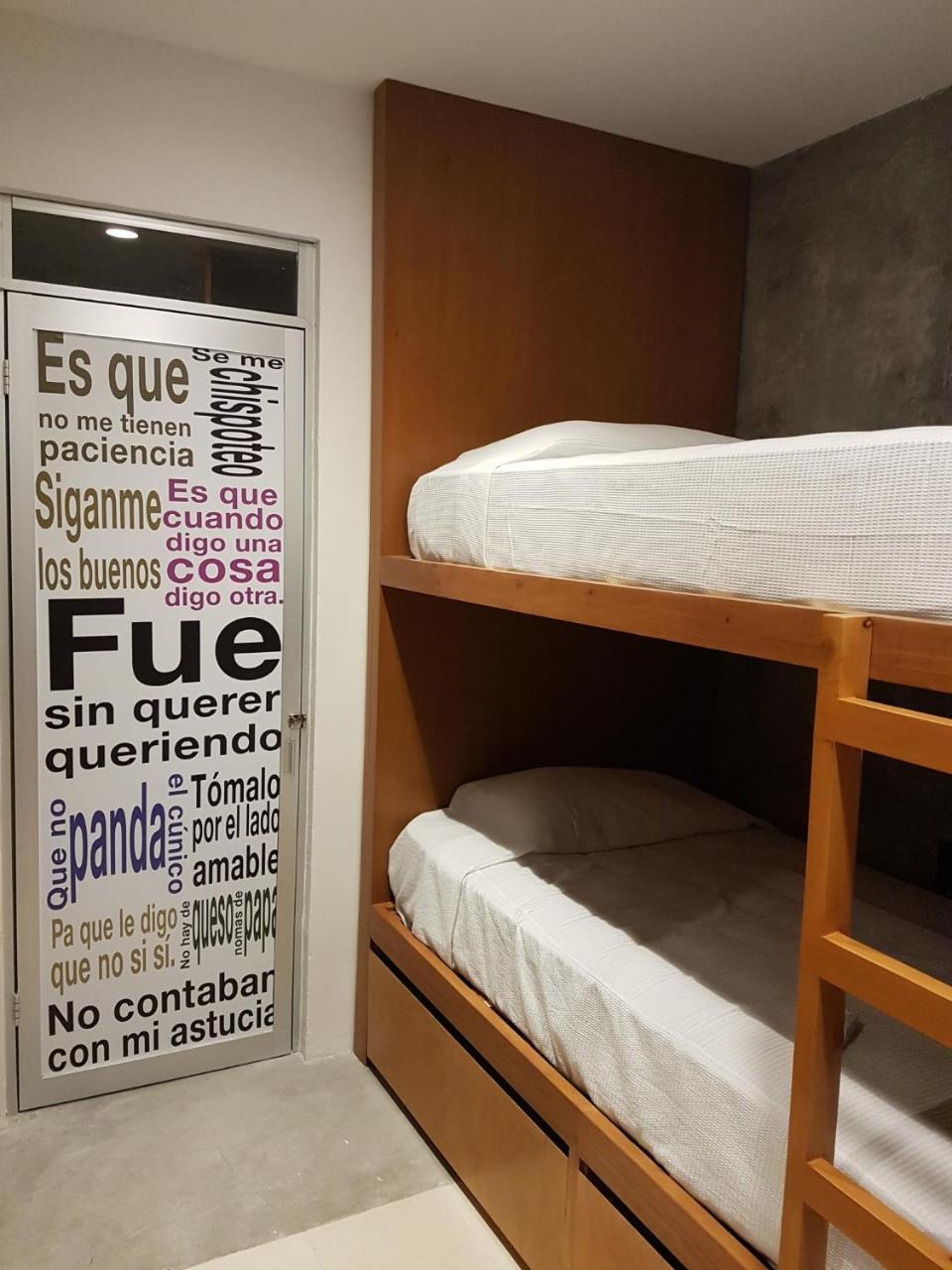 Vida Mia Hostal *