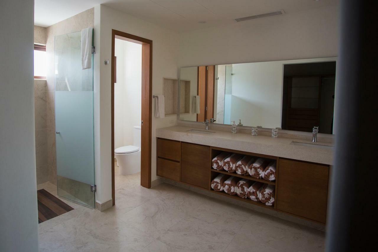 4 Bedroom House- Beach, Private Pool&jacuzzi Apartamento