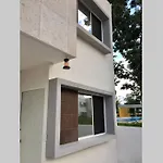 Casa nueva con 3 recamaras y a un lado de alberca