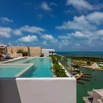 Oceanview 3 Bedroom Condo, Rooftop Pool&Jacuzzi, Beach!