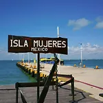 YAAKUN STUDIO. 350 m ferrys Isla Mujeres