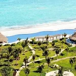 •Amazing Beachfront Condo•