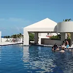 Beachview & Balcony 3905