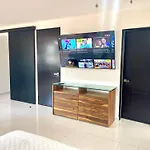 Deco 6B Modern Studio Great Location
