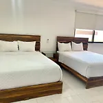 Deco 6B Modern Studio Great Location