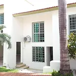 House Completely Furnished Total Privacy 8Pax