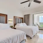 Luxury 2-Bedroom Apartment With Beach Club Access