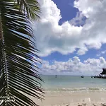A la Orilla del mar Puerto Juarez Cancun