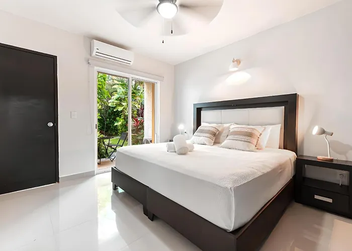 Lagoonfront Apartment In Hotel Zone