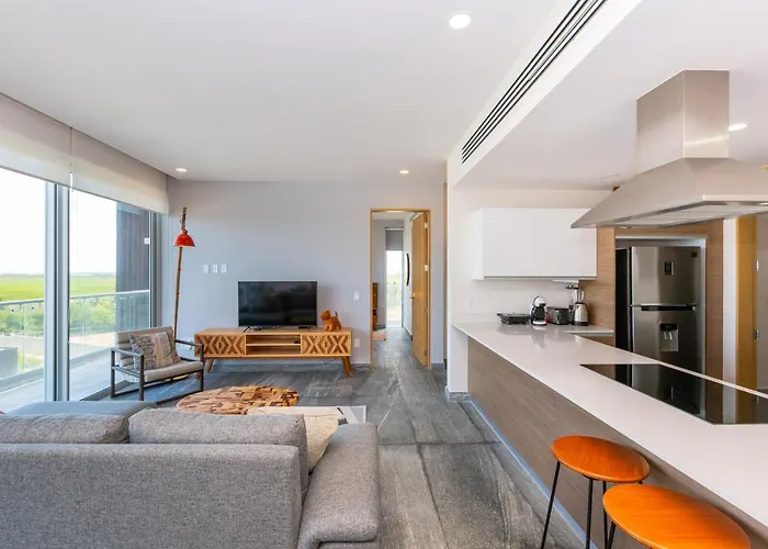 Ocean View Condo - Beach, Pool & Jacuzzi!