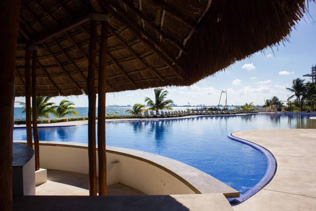 Amara Beachfront Caribe R Apartamento