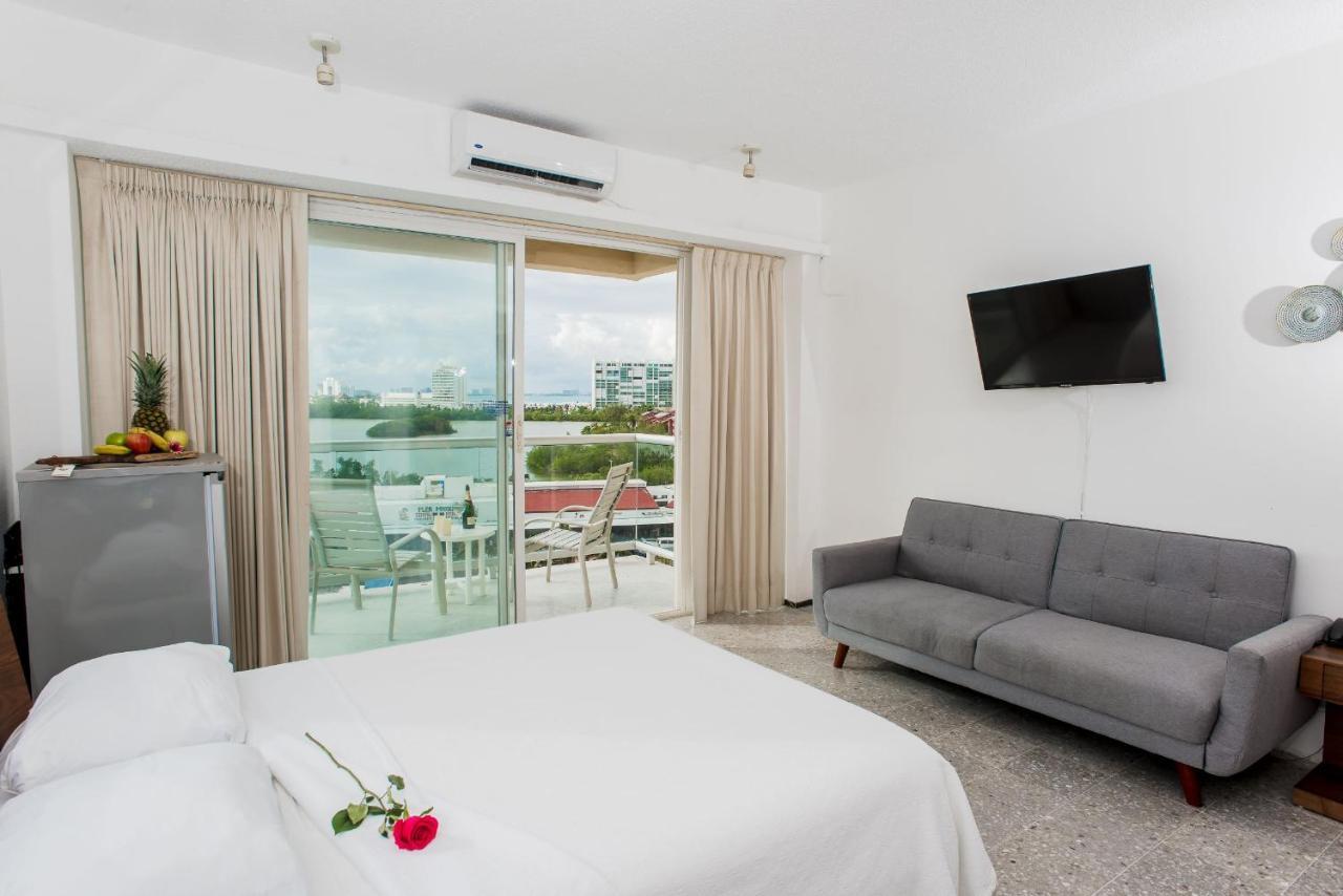 Stunning! 2 Bdrm Beach/oceanfront On Beach - Zone * Cancún