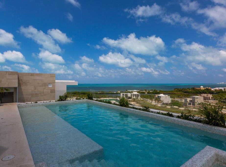 Oceanview 3 Bedroom Condo, Rooftop Pool&jacuzzi, Beach!