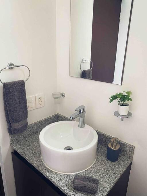 Amazing With Great Pool And 24/7 Security Apartamento