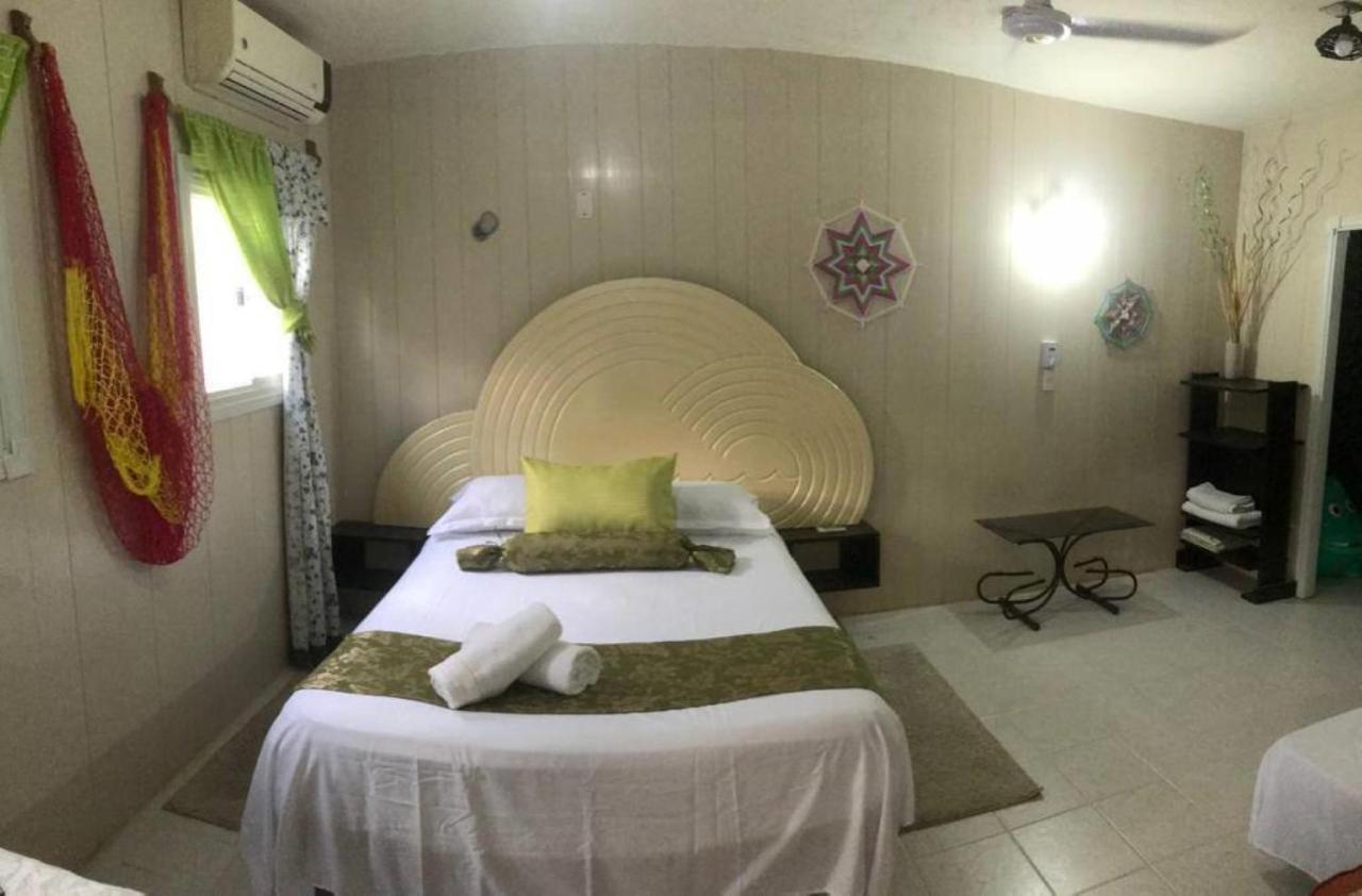 Yaakun Studio. 350 M Ferrys Isla Mujeres Apartamento *