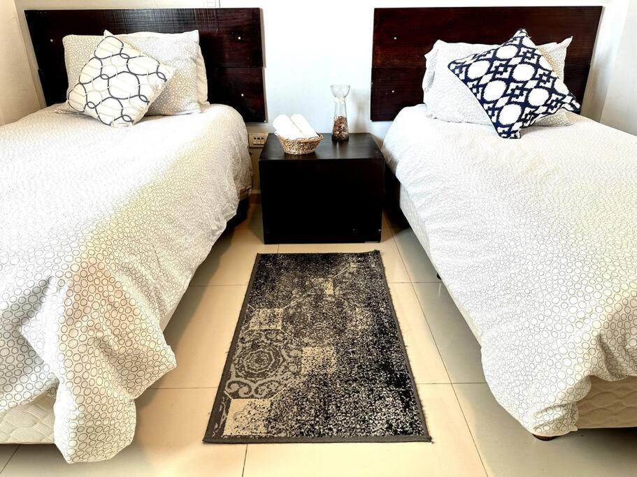 3br Beautiful With Pool Gym & Great Location Сasa de vacaciones *