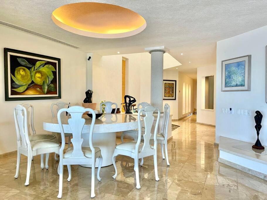 Сasa de vacaciones 5br Ocean Front Zone Luxury House By Solmar Cancún