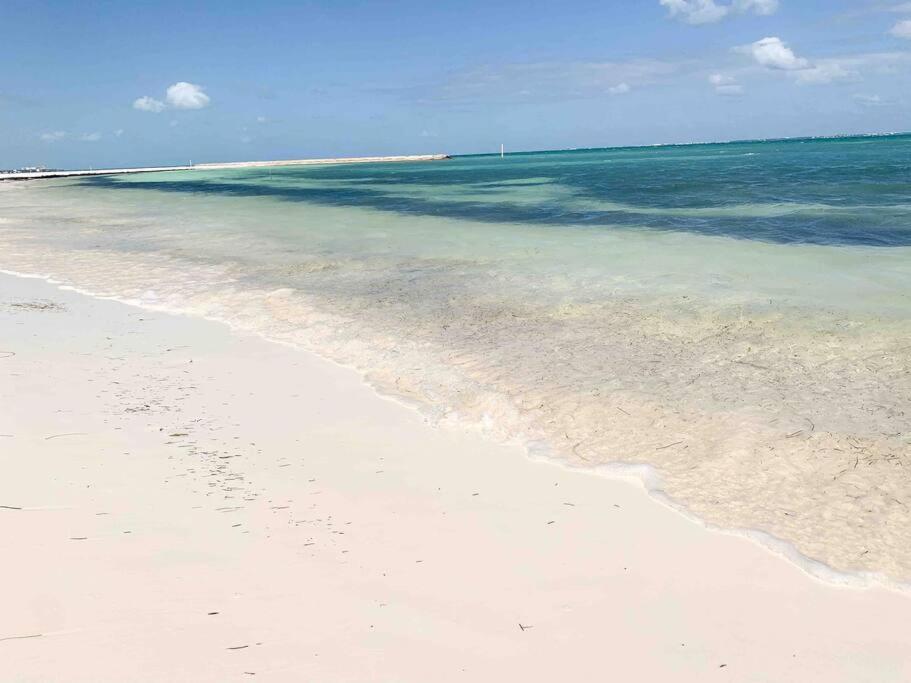 Сasa de vacaciones 5br Ocean Front Zone Luxury House By Solmar Cancún