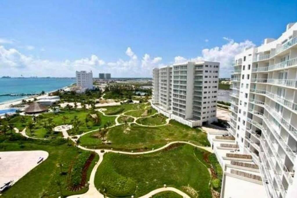 •amazing Beachfront Condo• * Cancún