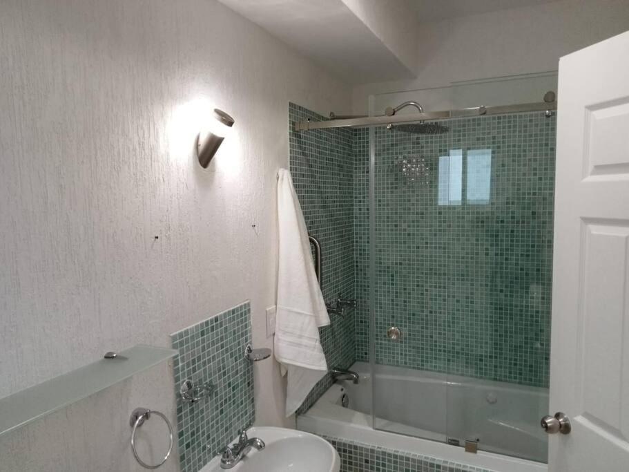 Casa-piscina-3hab-bano Privado-wifi 50 Mbps-tina Сasa de vacaciones Cancún
