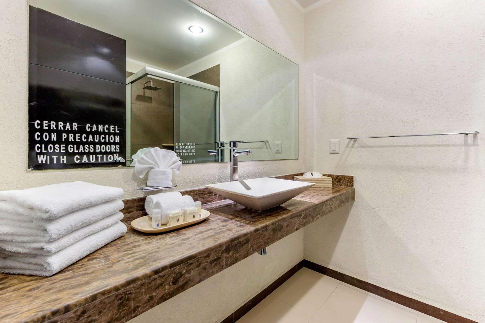 Comfort Aeropuerto Hotel 4*