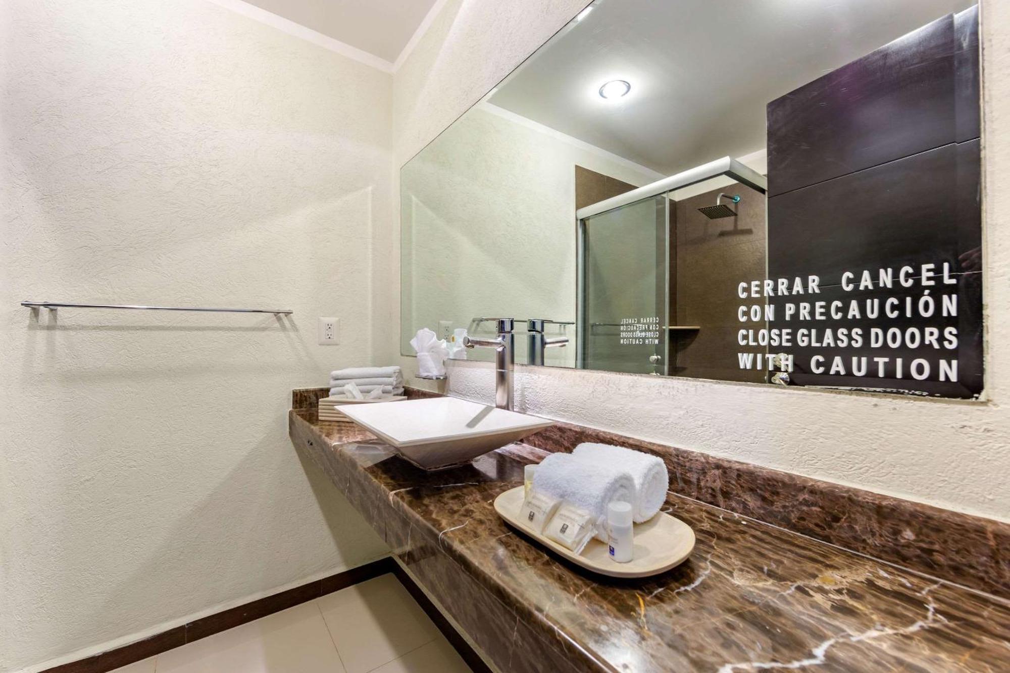 Hotel Comfort Aeropuerto Cancun