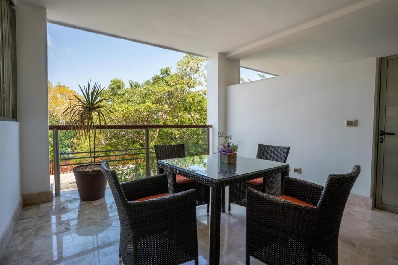 2br Beachfront Exclusive W/ Features Apartamento