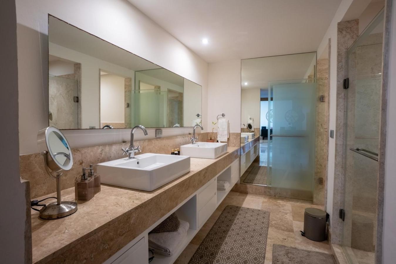 Apartamento 2br Beachfront Exclusive W/ Features Cancún