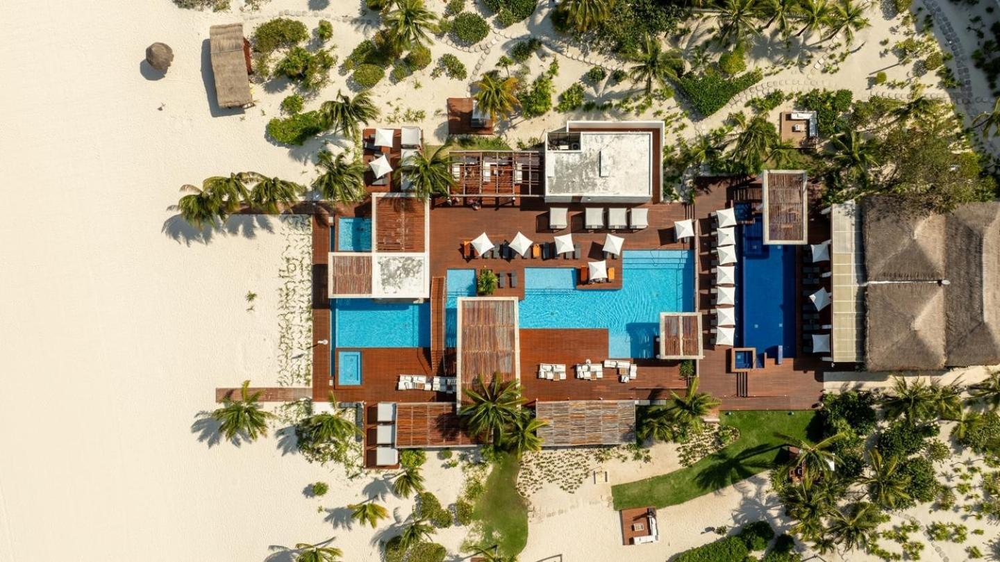 2br Beachfront Exclusive W/ Features Apartamento