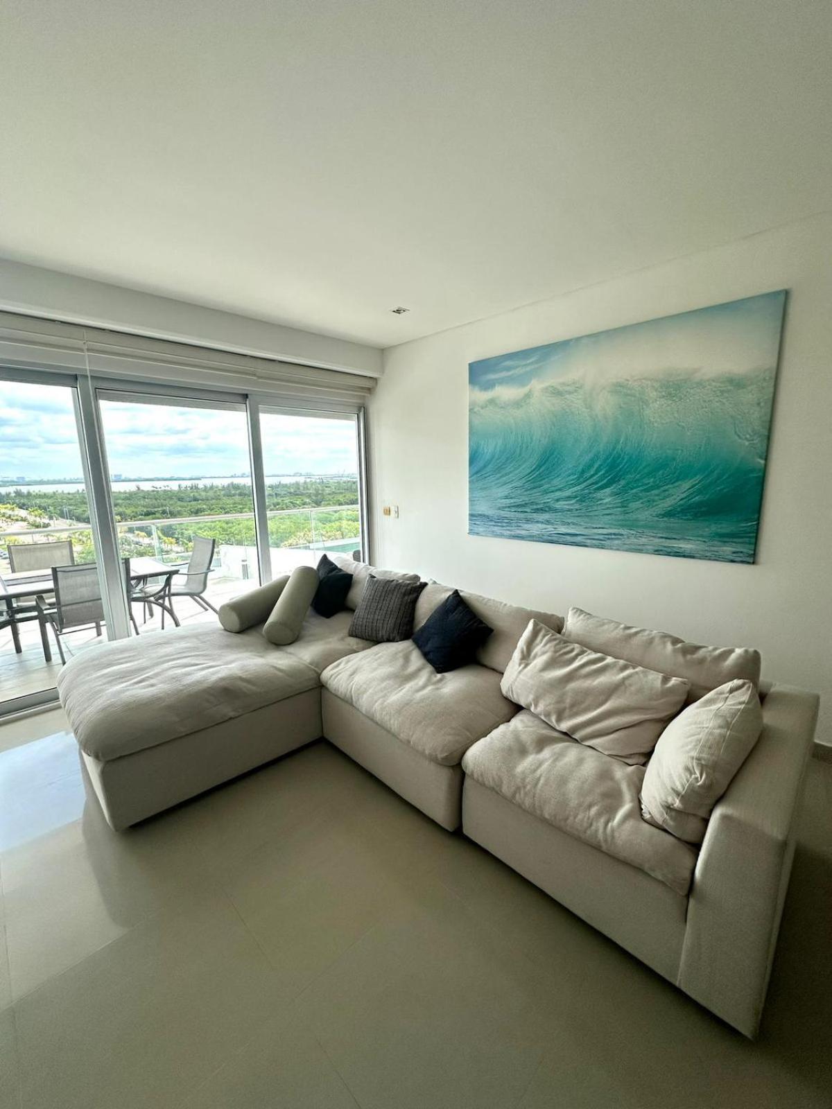 Plaza Apartment *