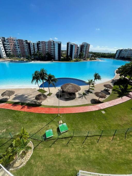 Increible Laguna Artificial Y 7 Albercas