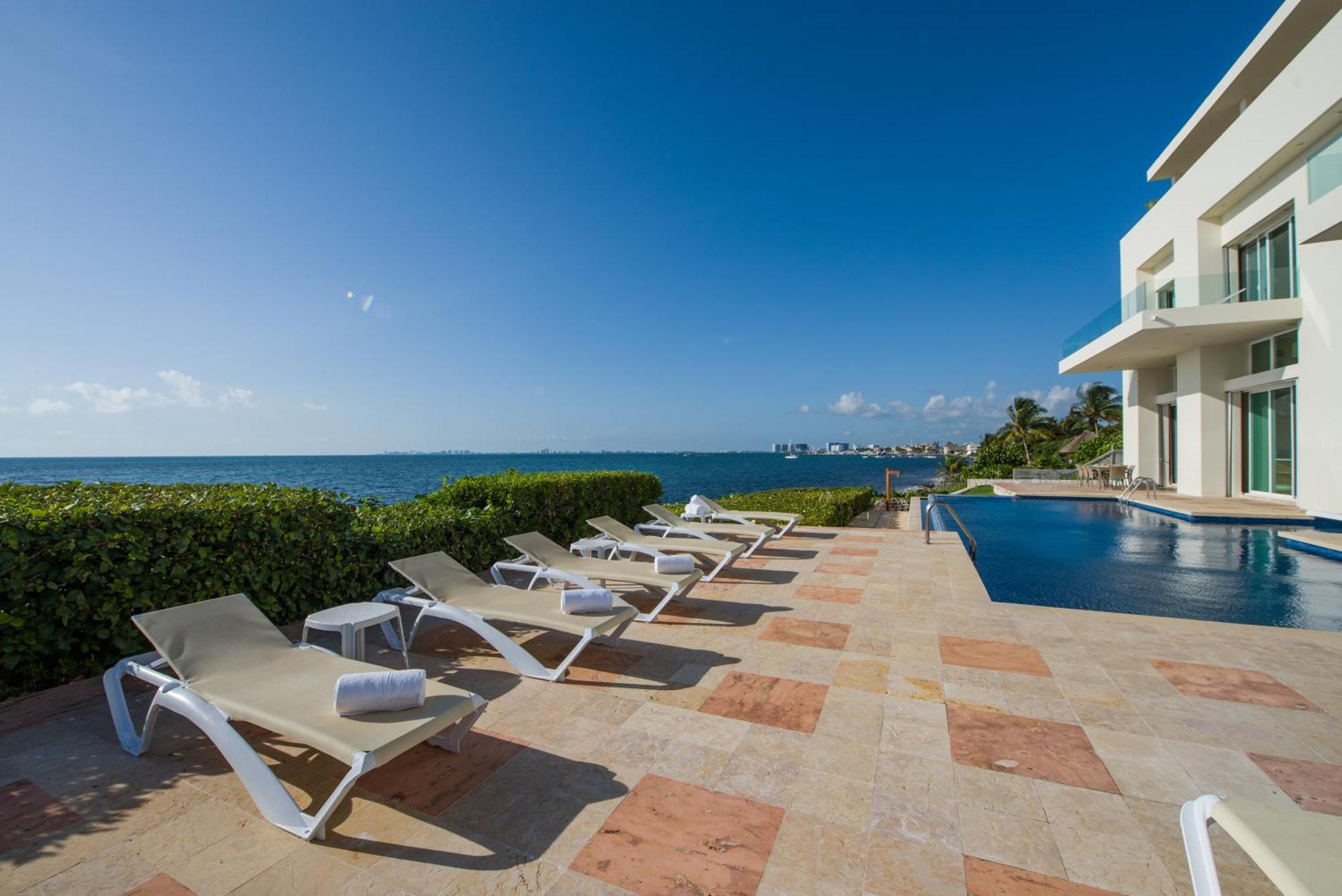 Punta Sam - Beachfront Luxury Villa Cancun