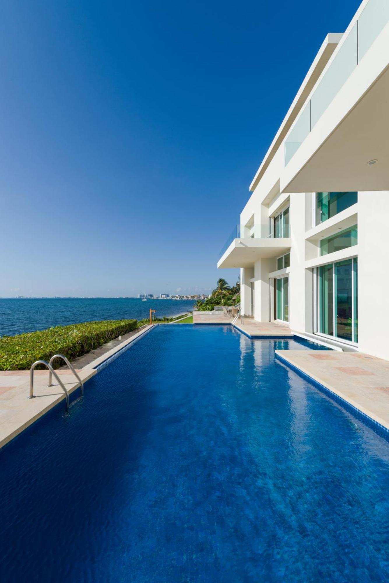 Villa Punta Sam - Beachfront Luxury Cancun