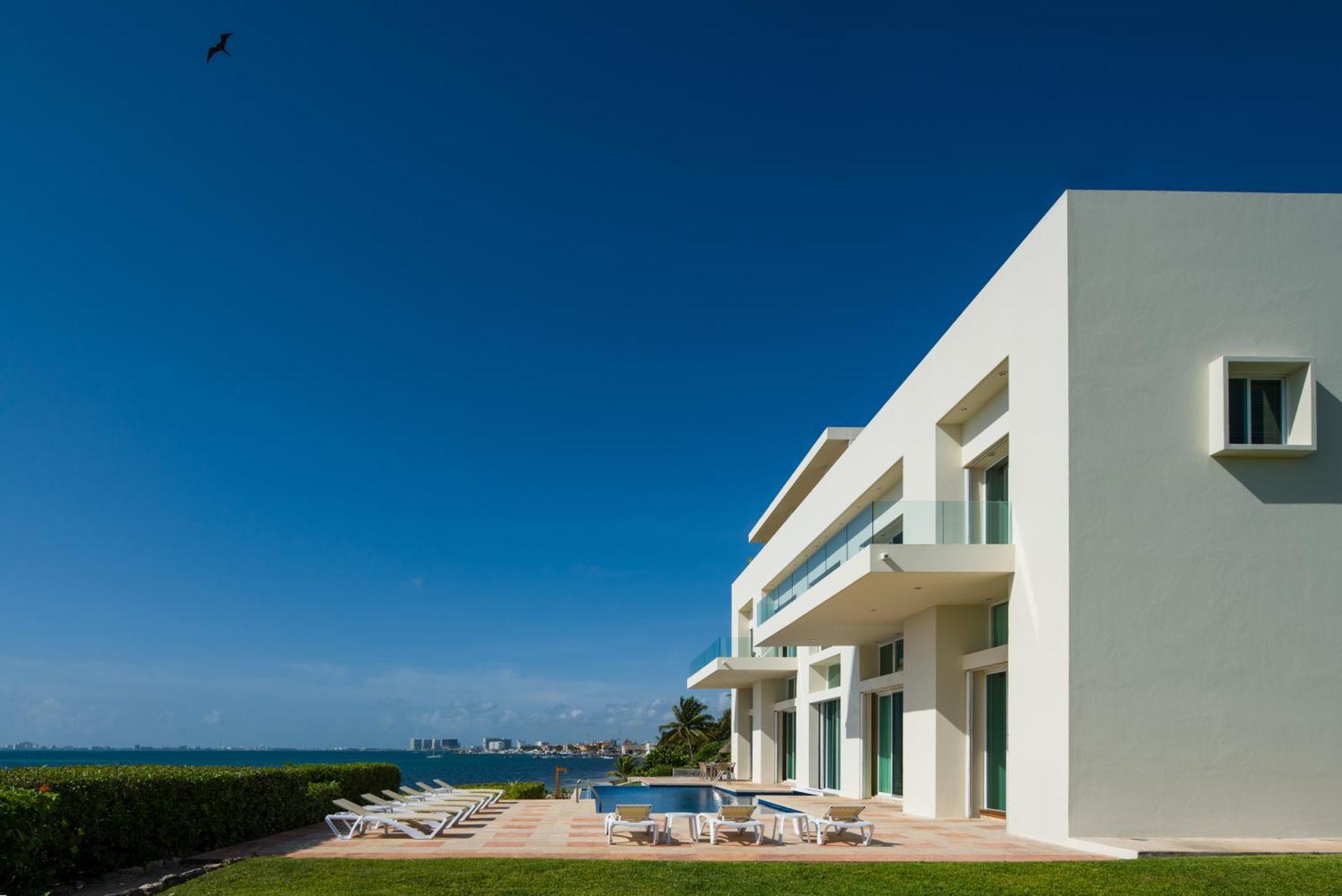 Punta Sam - Beachfront Luxury Villa Cancun