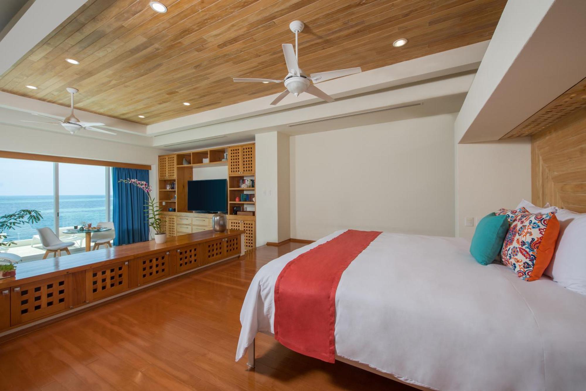 Punta Sam - Beachfront Luxury Villa Cancun